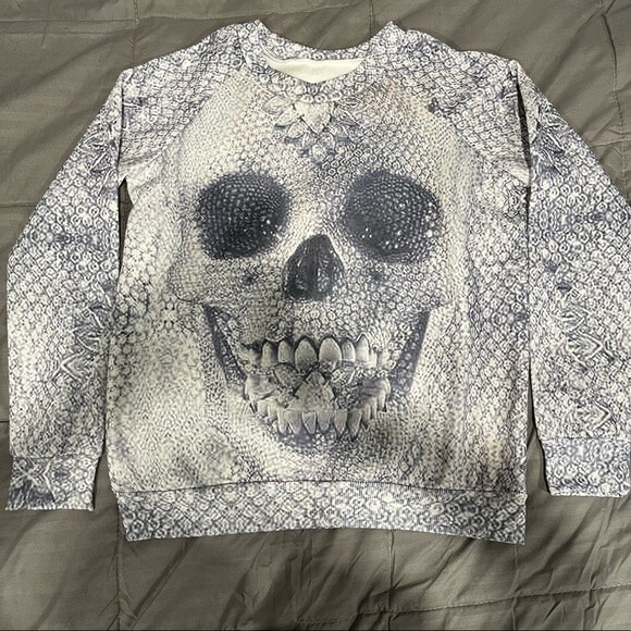 NEW Skull Bones Printed Raglan Long Sleeve Sweatshirt - Picture 2 of 5